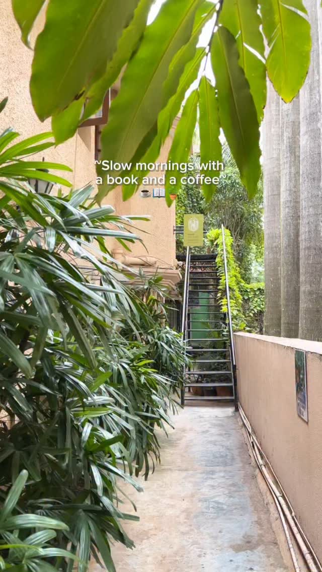 Loved my time at the serene ambiance of @champacabooks library, bookstore and cafe… a hidden paradise for book lovers in Bangalore 🇮🇳 

I am currently travelling around Karnataka-India and this was a great much needed pause to relax and enjoy some quiet time away from the hustle and bustle of the city 🫶🏻 

They also have a small dedicated children’s library 📚 

Surrounded by greenery and wooden aesthetics, this spot has a great vibe and you can easily spend a good couple hours here! 💗