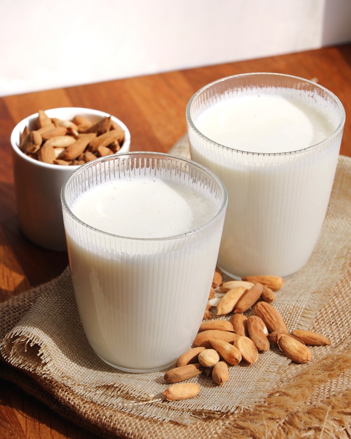 Badam Milk: Healthier Ramadan drink - Strawberry in the Desert