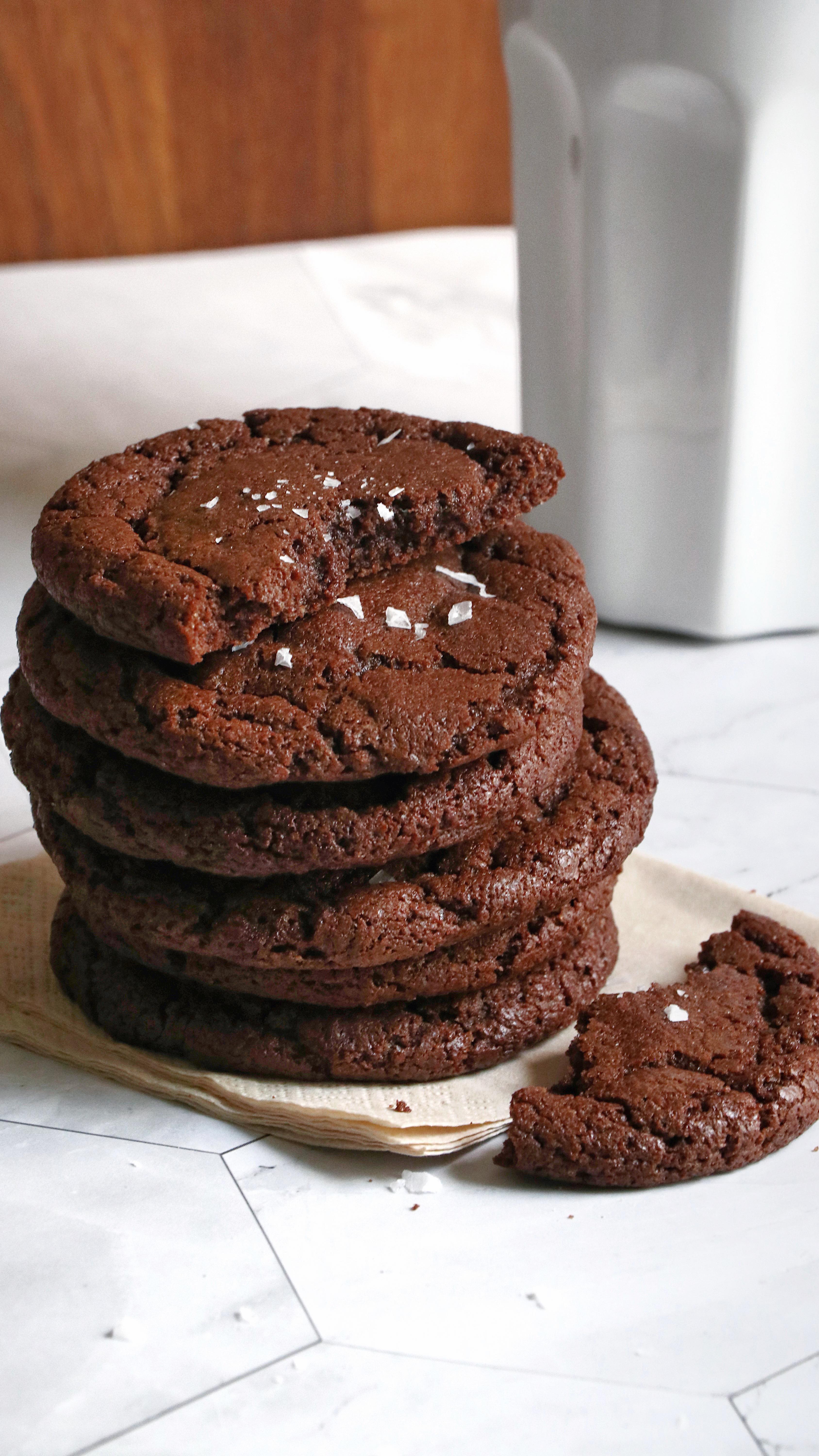 Salted Brownie Cookies, these are soft, chewy and really hard to resist 🤤🍪 

They are made with good quality melted chocolate which gives it a rich taste. 

I like to keep these simple without any additional mix-ins, and just a sprinkle of flaky sea salt on top 😍🧂 
.
I hope you’re as excited for the recipe as I am to share it with you all. Will post it very soon ❤️

Until then, do check out my other cookie recipes on the blog. Most of them are already tried and loved by  a handful of you 🤗 🍪

I always love seeing pictures of your creations so do DM me or post it using the hashtag #strawberrydesertwonders
