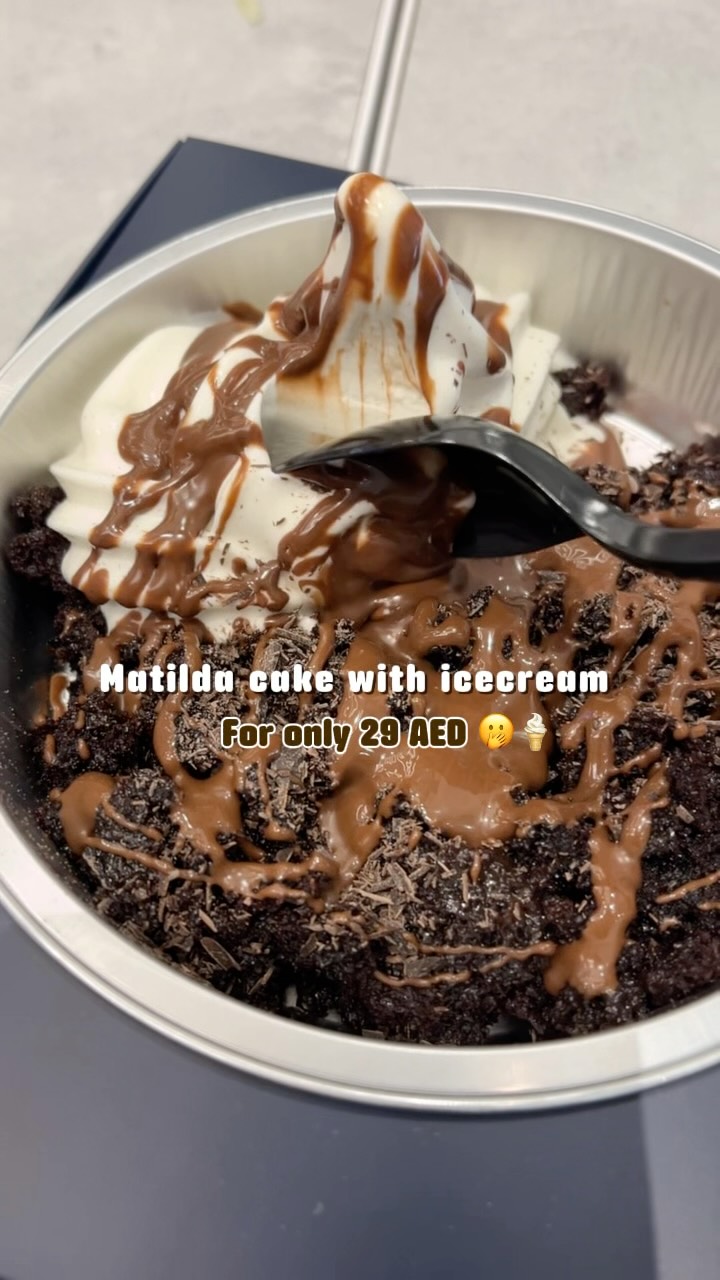Had to run and try the limited edition Scoopable Matilda and you must too🏃🏻‍♀️🤤 

This dessert comes with a moist and gooey chocolate cake topped with more chocolate flakes and syrup, a vanilla softie on the side and extra melted chocolate 😋 🍫🍦 

Decently priced at just 29AED, and can be shared by two 🙌🏻

Try it out at @high.joint Dubai Mall, City Centre Mirdif and City Centre Al Zahia, Sharjah

#dubaidesserts #matildacake #chocolate 
[Viral dessert in Dubai, Trending Chocolate cake, where to eat]